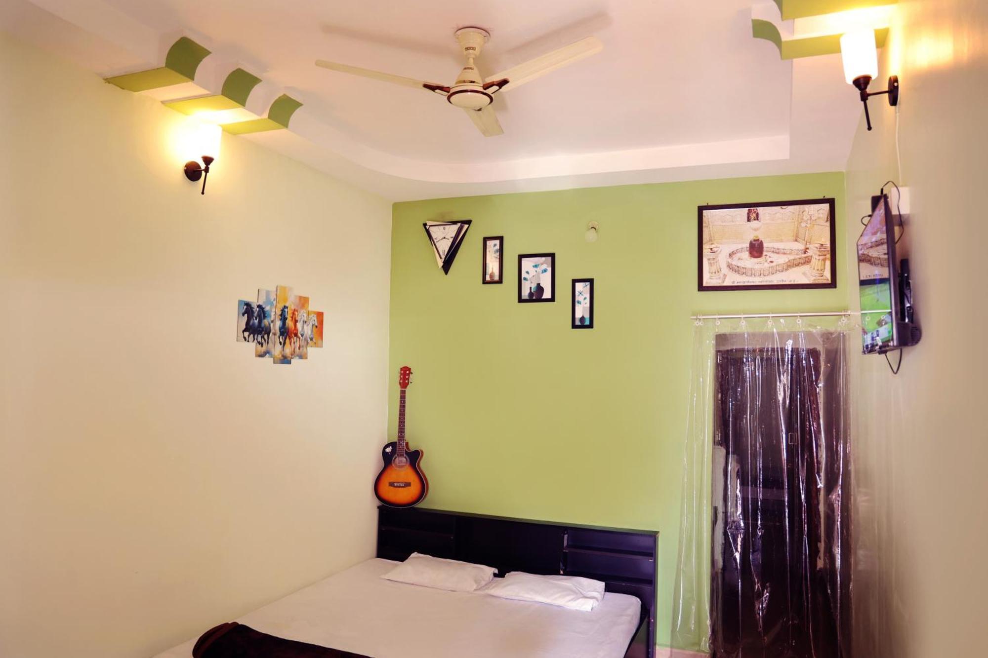 Shree Vinayak Guest House 乌贾因 外观 照片