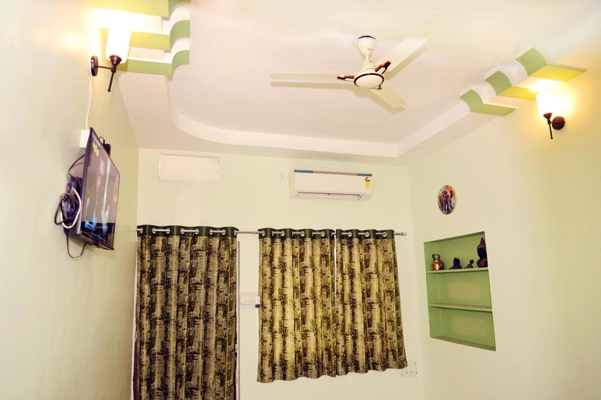 Shree Vinayak Guest House 乌贾因 外观 照片